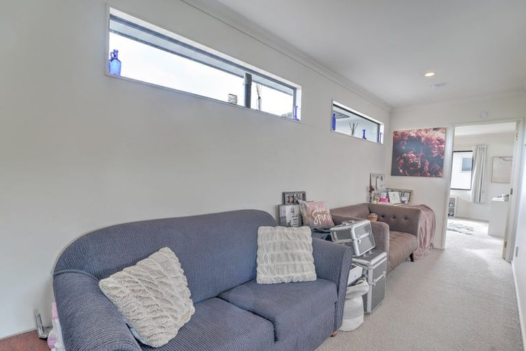 Photo of property in 23 Medallion Drive, Oteha, Auckland, 0632