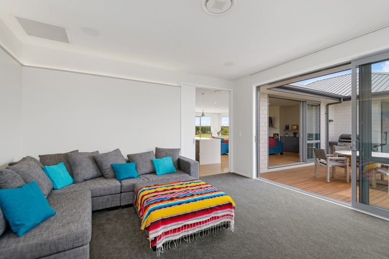 Photo of property in 30 Whitcombe Place, Darfield, 7571