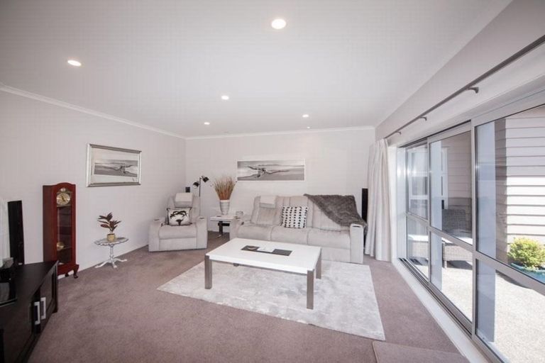 Photo of property in 20 The Fjord, Aotea, Porirua, 5024