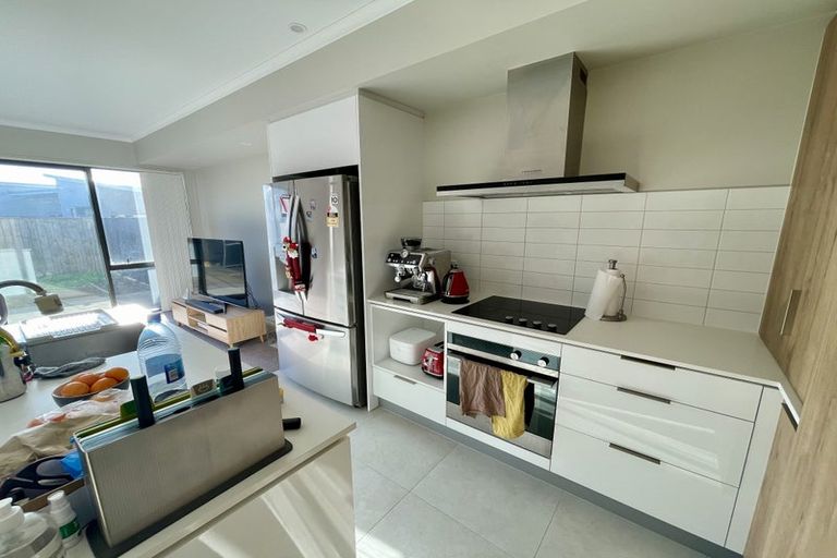 Photo of property in 20 Owen Chapman Drive, Red Beach, 0932