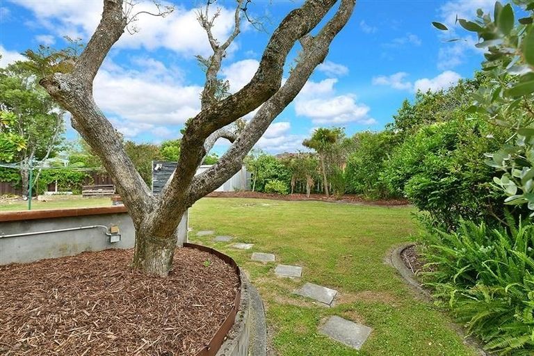 Photo of property in 24 Albatross Road, Red Beach, 0932