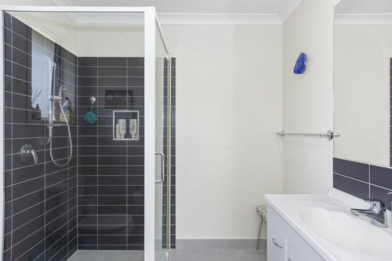 Photo of property in 16 Haden Place, Omokoroa, 3114