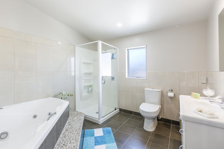 Photo of property in 20a Glenross Drive, Wattle Downs, Auckland, 2103