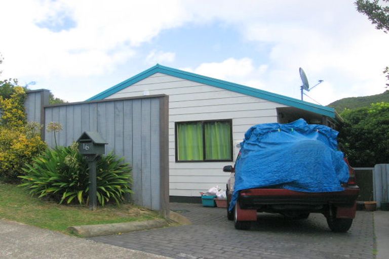 Photo of property in 16 Hazlewood Avenue, Karori, Wellington, 6012