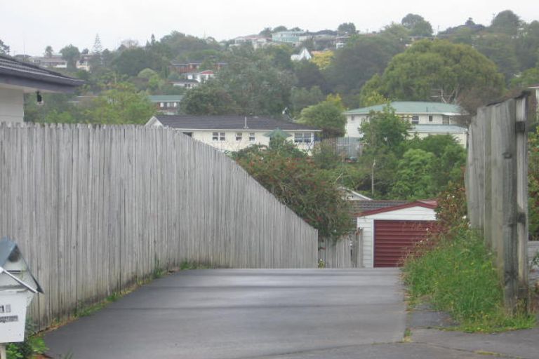 Photo of property in 1/16 Leiden Place, Totara Vale, Auckland, 0629