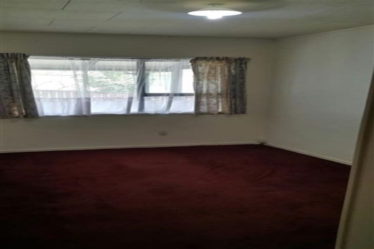 Photo of property in 14 Mile Place, Henderson, Auckland, 0612