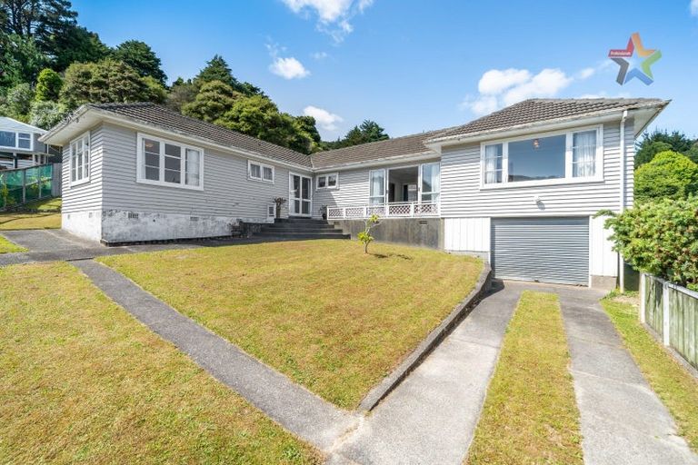 Photo of property in 72 Glen Road, Stokes Valley, Lower Hutt, 5019