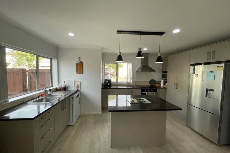 Photo of property in 15 Maypark Crescent, Flat Bush, Auckland, 2016