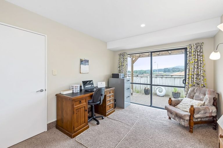 Photo of property in 29 Crown Hill, Paraparaumu, 5032