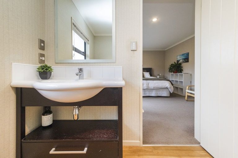 Photo of property in 6 Brooklyn Heights Drive, Kelvin Grove, Palmerston North, 4414