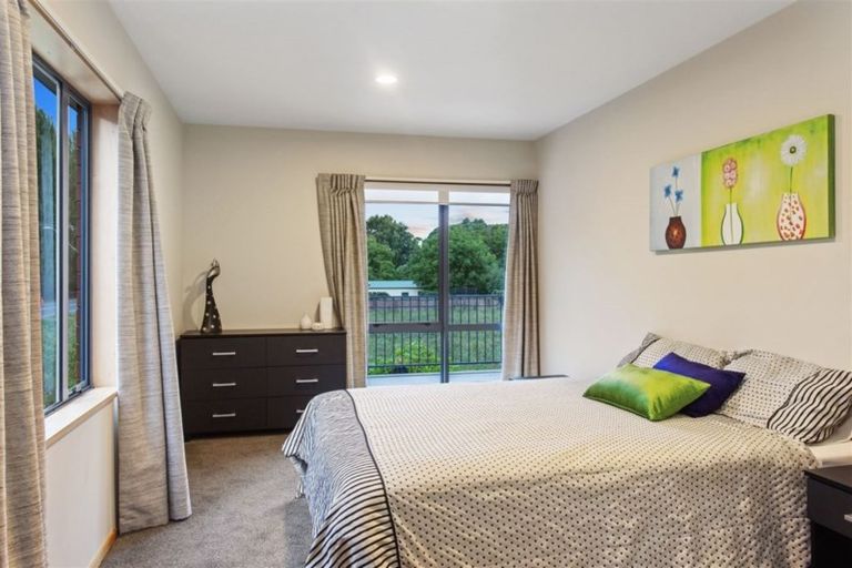 Photo of property in 100 Gardiners Road, Harewood, Christchurch, 8051