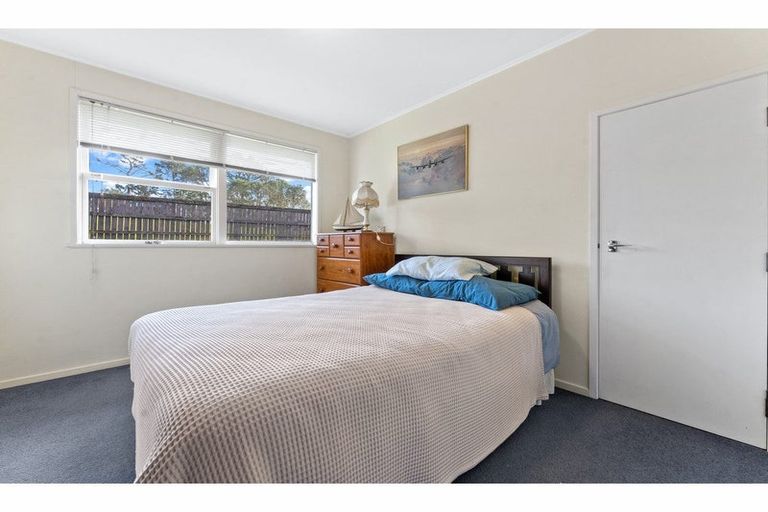 Photo of property in 249 Sunset Road, Sunnynook, Auckland, 0632