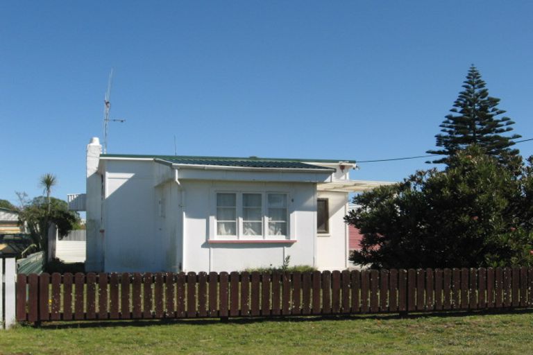 Photo of property in 6 Kauwhata Street, Himatangi Beach, Foxton, 4891