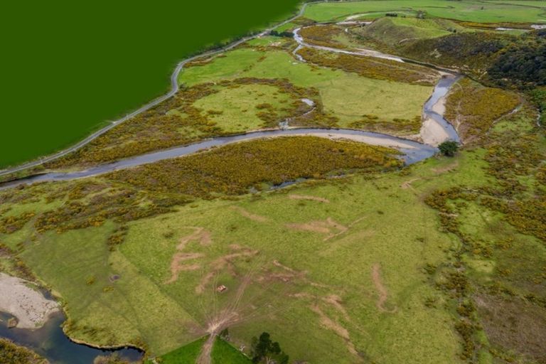 Photo of property in 828 Coast Road, Wainuiomata Coast, Lower Hutt, 5373