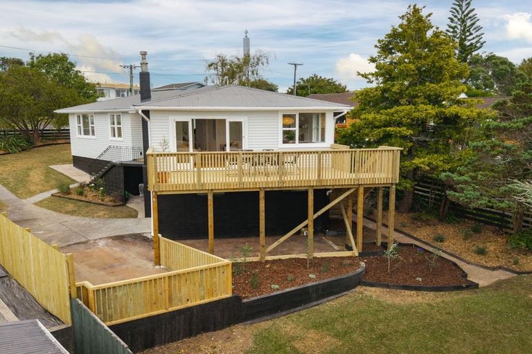 Photo of property in 46 Colwill Road, Massey, Auckland, 0614