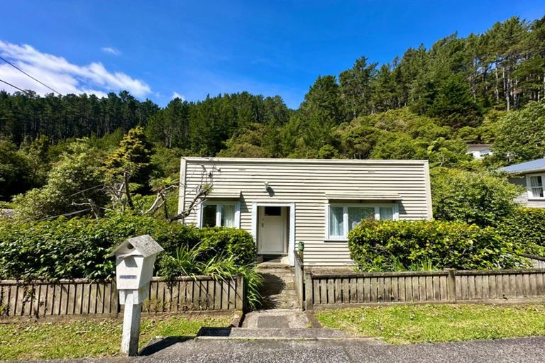 Photo of property in 65 Elmslie Road, Pinehaven, Upper Hutt, 5019