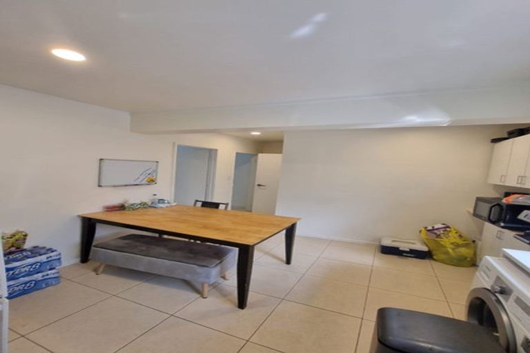 Photo of property in 15a Glen Vista Place, Bayview, Auckland, 0629