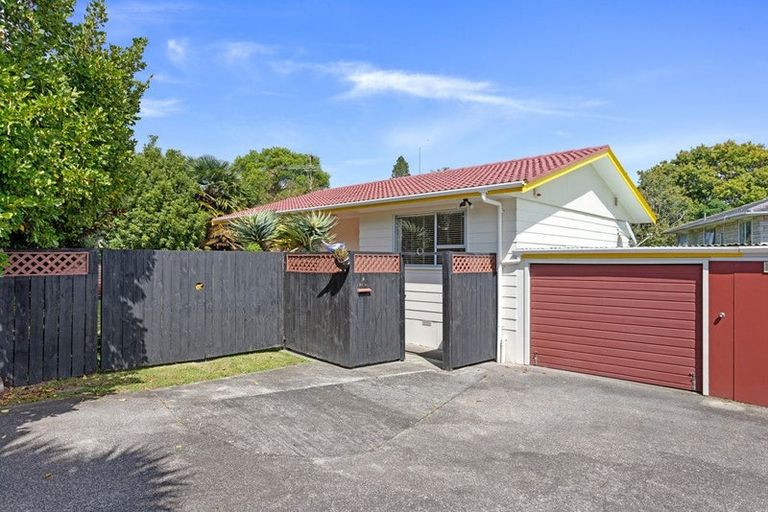 Photo of property in 2/21b Mildmay Road, Henderson, Auckland, 0610