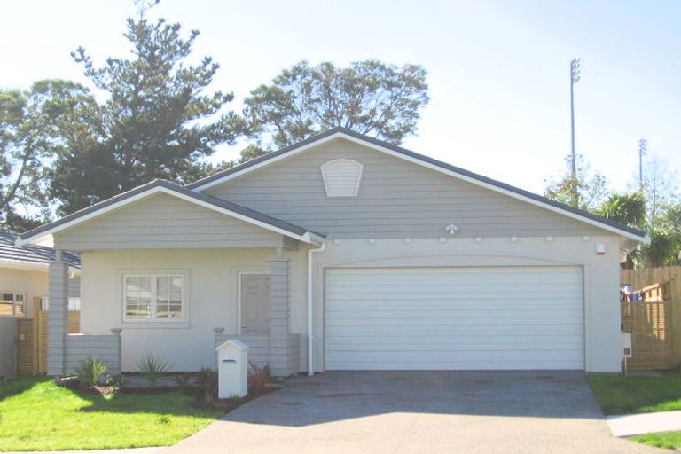 Photo of property in 28 Mulvaney Crescent, Henderson, Auckland, 0612