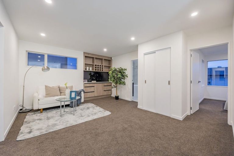 Photo of property in 76c Glenmore Road, Sunnyhills, Auckland, 2010