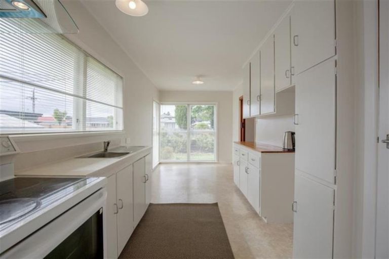Photo of property in 28 Larnoch Road, Henderson, Auckland, 0610