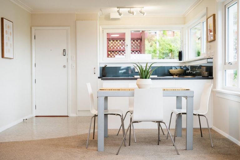 Photo of property in 9 Honeystone Street, Helensburgh, Dunedin, 9010