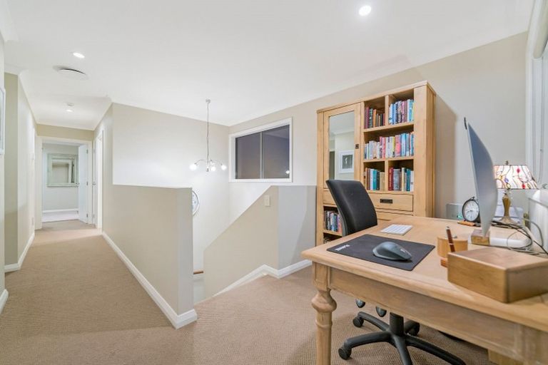 Photo of property in 18 Corsica Way, Karaka, Papakura, 2113