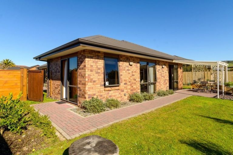 Photo of property in 10 Heaphy Place, Pukehangi, Rotorua, 3015