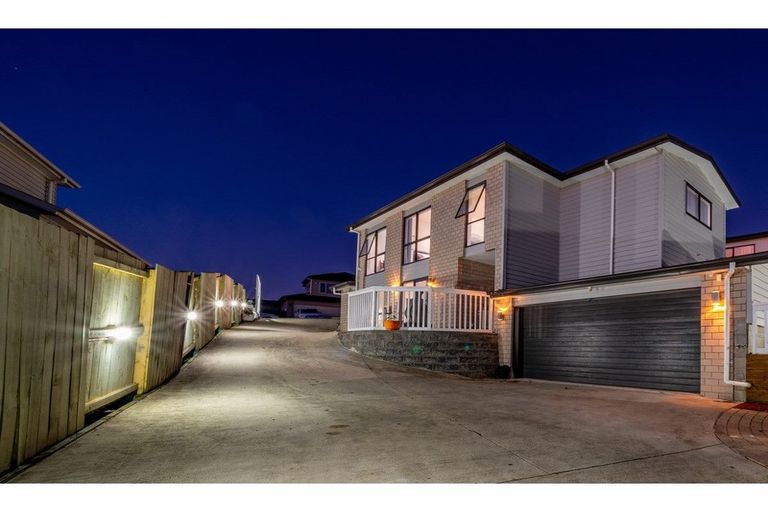 Photo of property in 14 Kereru Rise, Papakura, 2110