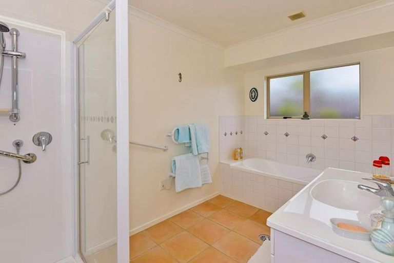 Photo of property in 12 Pukatea Avenue, Albany, Auckland, 0632