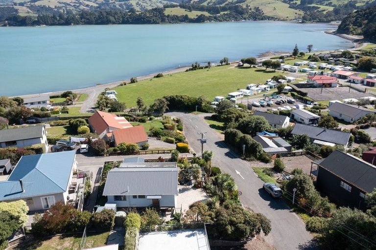 Photo of property in 18 Haywards Lane, Duvauchelle, 7581