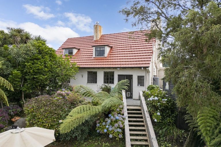 Photo of property in 42 Nicholson Road, Khandallah, Wellington, 6035