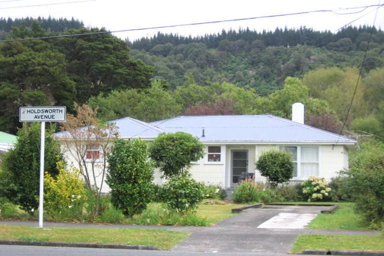 Photo of property in 7 Holdsworth Avenue, Trentham, Upper Hutt, 5018