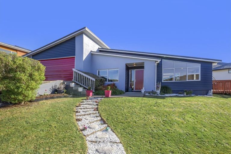 Photo of property in 3 Tararua Close, Aotea, Porirua, 5024