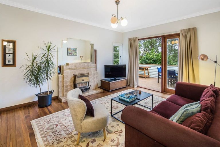 Photo of property in 122 Totara Road, Miramar, Wellington, 6022