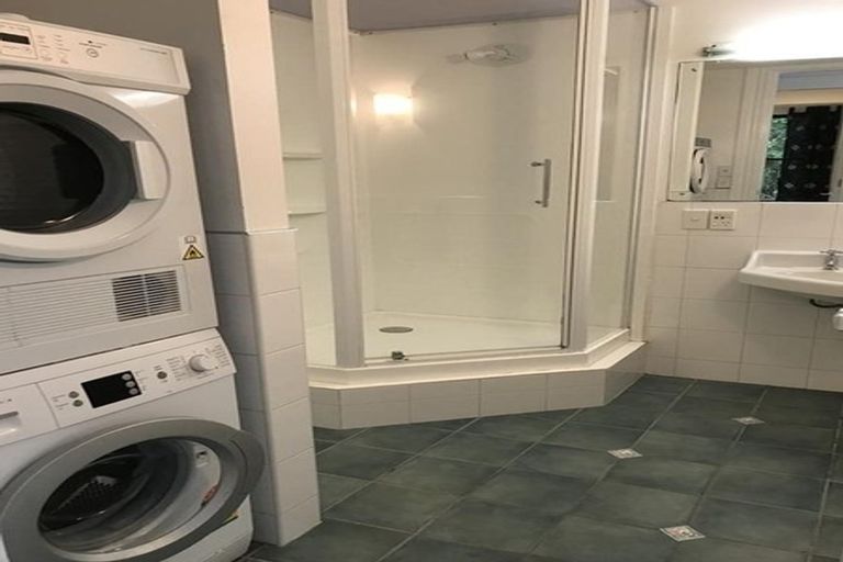 Photo of property in 56 Kelburn Parade, Kelburn, Wellington, 6012