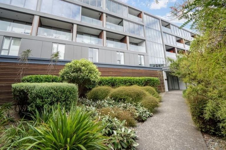 Photo of property in Patent 326 Apartments, 205s/326 Evans Bay Parade, Hataitai, Wellington, 6021