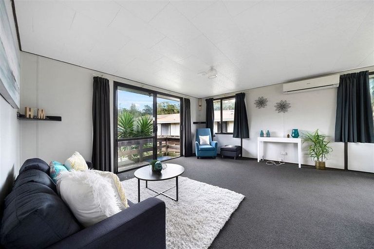 Photo of property in 2/76 Parrs Cross Road, Henderson, Auckland, 0612