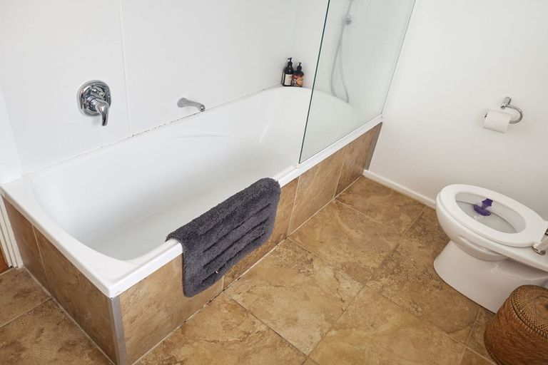 Photo of property in 5 Withers Road, Glen Eden, Auckland, 0602