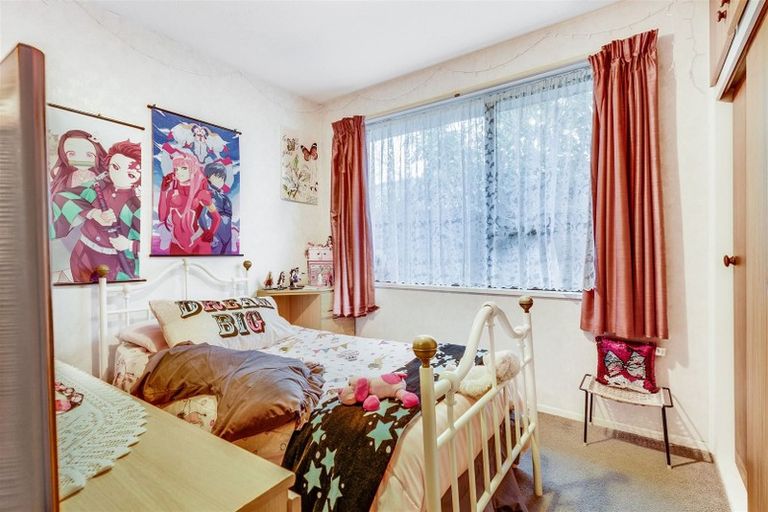 Photo of property in 70 Sarabande Avenue, Redwood, Christchurch, 8051