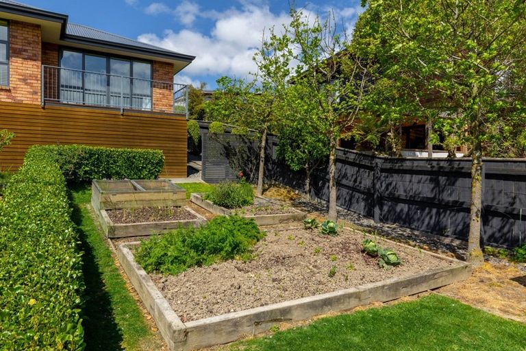 Photo of property in 27 Glentui Place, Waikawa, Picton, 7220