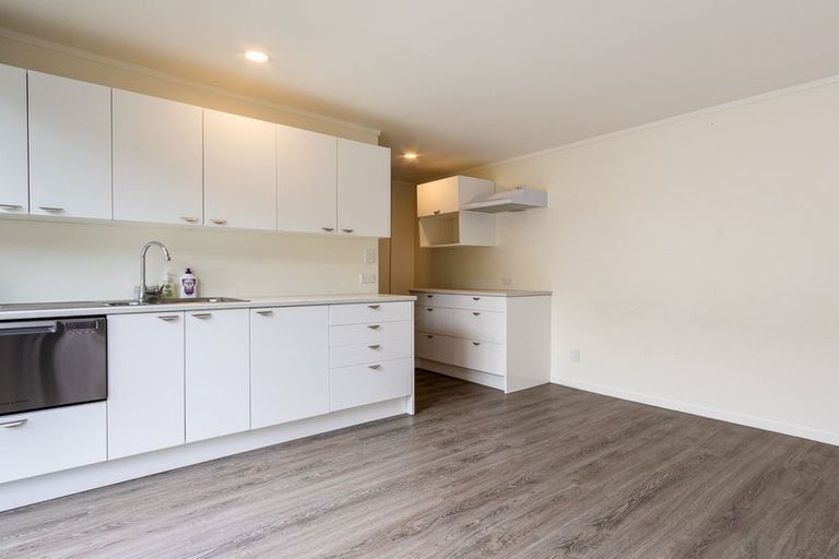 Photo of property in 15 Brazier Grove, Paraparaumu, 5032