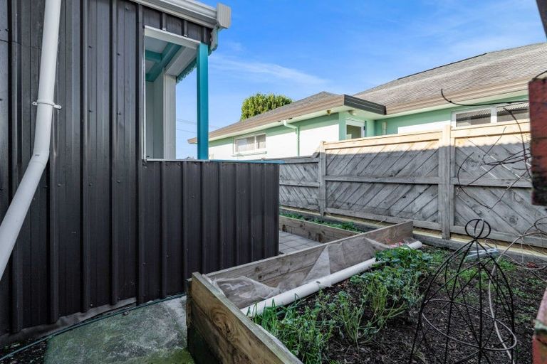Photo of property in 17 Milmoe Street, Hawera, 4610