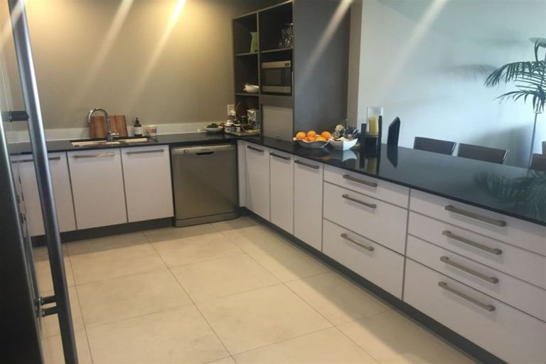 Property details for Cayman Apartments, 292b4 Maunganui Road, Mount