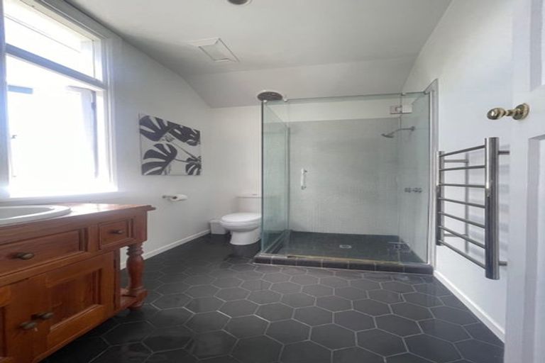 Photo of property in 10 Dyers Pass Road, Cashmere, Christchurch, 8022