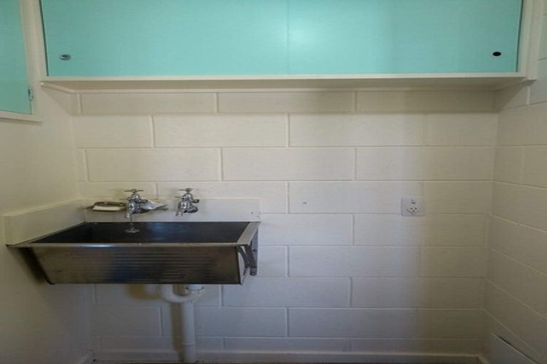 Photo of property in Lynbrae Court Flats, 17/4 Dr Taylor Terrace, Johnsonville, Wellington, 6037