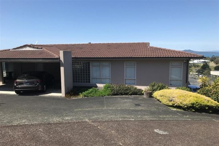 Photo of property in 5 Shearwater Rise, Rothesay Bay, Auckland, 0630