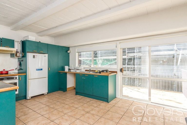 Photo of property in 10 Captain Scott Road, Glen Eden, Auckland, 0602