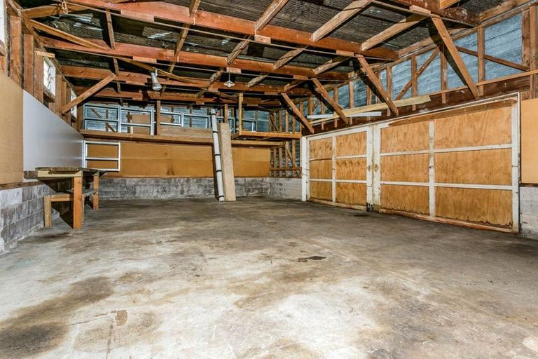 Photo of property in 76 Awa Road, Kumeu, 0891