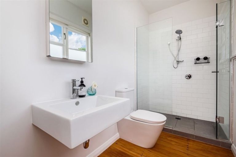 Photo of property in 17 Egremont Street, Belmont, Auckland, 0622